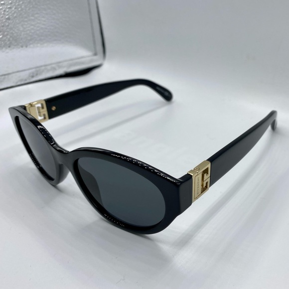 Givenchy Logo Oval Sunglasses, made in 🇮🇹 Italy‼️100% Authentic ‼️ - Picture 5 of 16